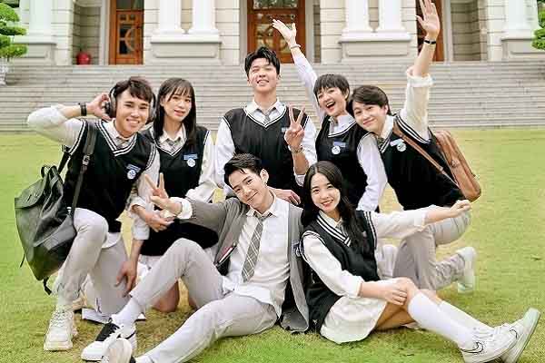 Đạo diễn Luk Vân tiếp tục giới thiệu webdrama học đường cho giới nhà giàu