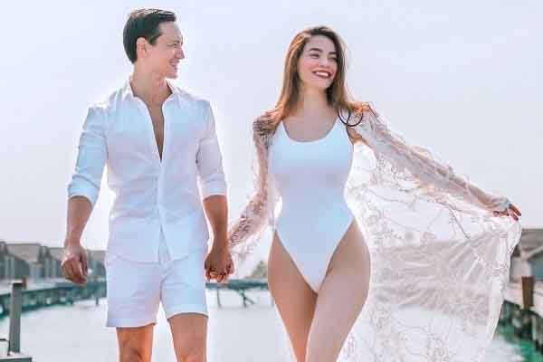 Thời trang đi biển đồng điệu của Hồ Ngọc Hà – Kim Lý