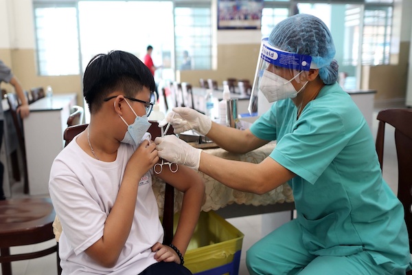 ‘Chúng tôi sẽ trao đổi và thuyết phục, vận động họ tiêm vắc xin phòng Covid-19 cho con’