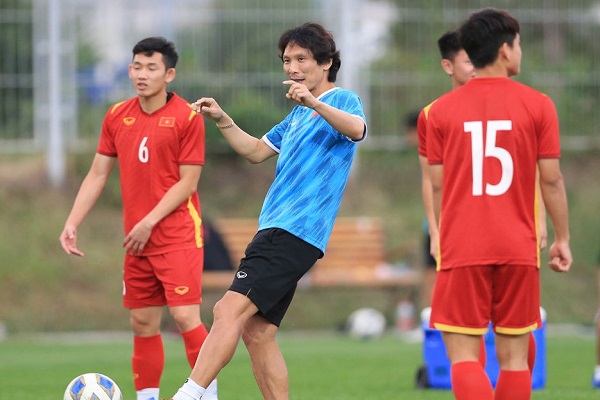 Cần có tổng công trình sư kết nối để bóng đá Việt Nam bay cao