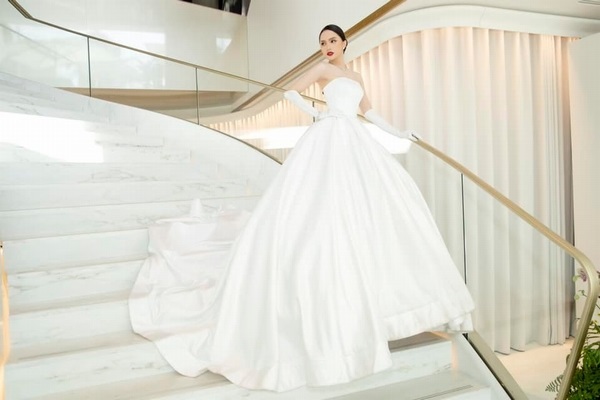 Hương Giang lộng lẫy trên thảm đỏ LHP Cannes 202