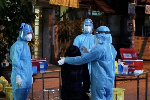 Sáng 28.7: TP.HCM 2.115/2.861 ca COVID-19, nâng cấp 200 taxi truyền thống thành taxi y tế