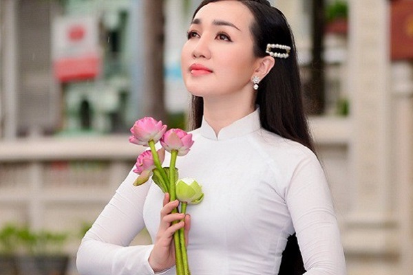 Hà Vân hát mừng ngày Vu Lan báo hiếu 2020