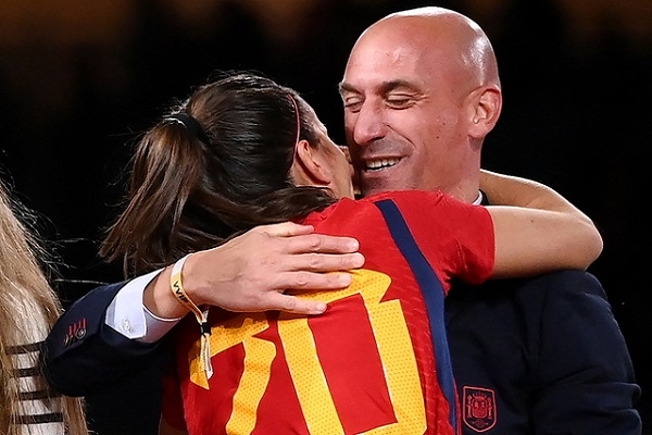 Tây Ban Nha điều tra khẩn cấp Chủ tịch LĐBĐ Rubiales về nụ hôn tranh cãi