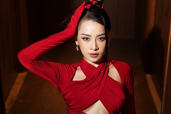 Chi Pu quyến rũ với sắc đỏ