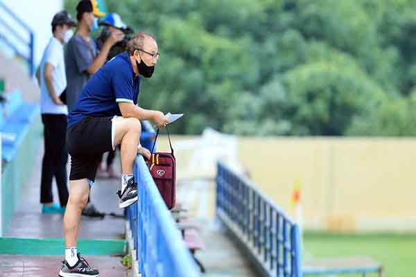 Tuyển Việt Nam và ‘bài toán’ tiền vệ phòng ngự