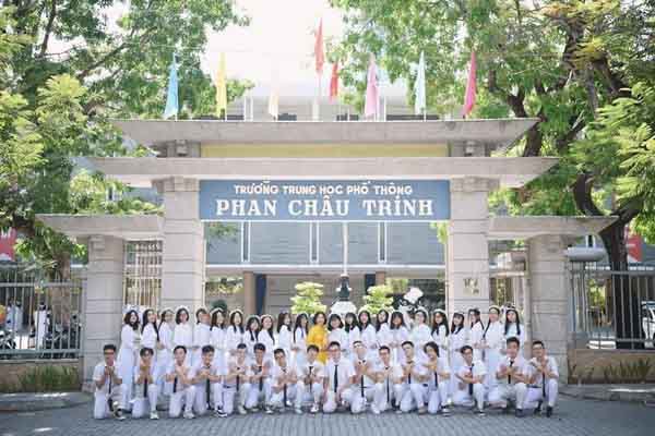 ‘Em mỉm cười cất nước mắt vào tim…’