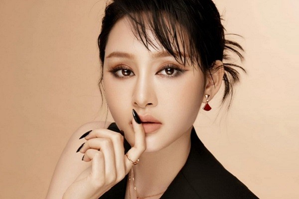 Phong cách tuổi 25 của Hiền Hồ