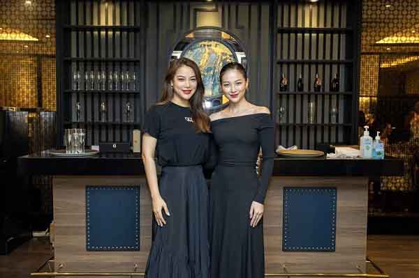 Trương Ngọc Ánh thân thiết cùng Hoa hậu Phương Khánh