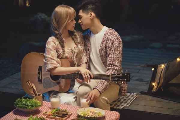 Hậu trường ‘cưỡng hôn’ 20 lần trong MV của Thiều Bảo Trâm