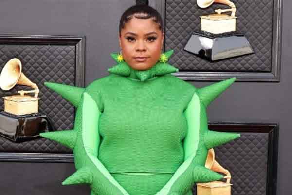 Thời trang độc lạ ở Grammy 2022