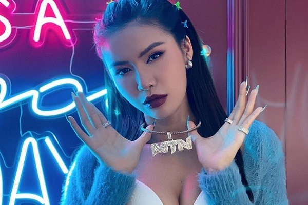 Trang phục tôn đường cong của Minh Tú ở tuổi 30