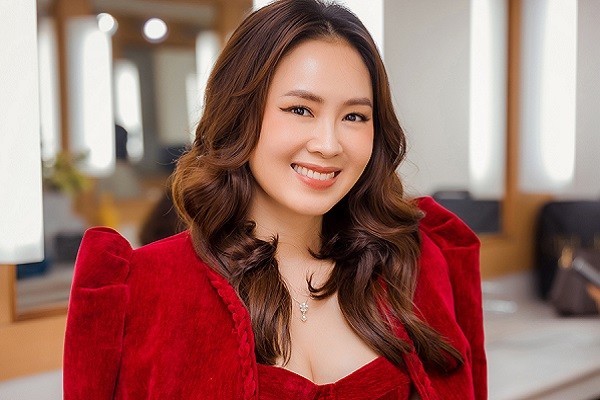 Sắc vóc tuổi 40 của Hồng Diễm