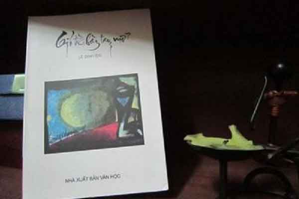 ‘Gió từ bàn tay mở’ hay Người đi về phía thâm trầm và thơ mộng