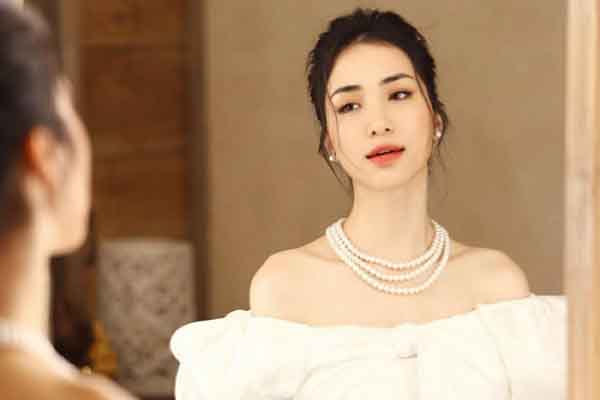 Hòa Minzy: Nữ quán quân ‘Học viện Ngôi sao’ trở thành ‘nữ hoàng livestream’, ‘lấn sân’ nghề MC