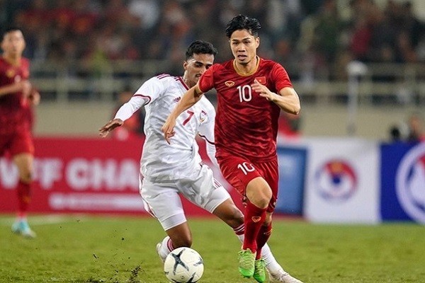 Khi Văn Toàn và Công Phượng phải chiến đấu giành lấy chỗ đứng