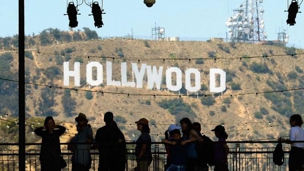 Ngành công nghiệp giải trí tìm kiếm sự cứu trợ sau dịch COVID-19