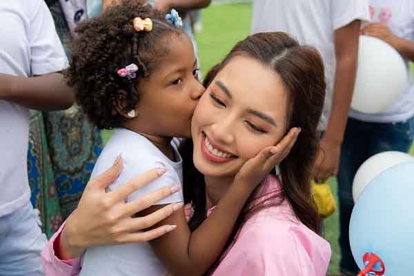 Hoa hậu Thùy Tiên xây giếng nước sạch cho người dân Angola