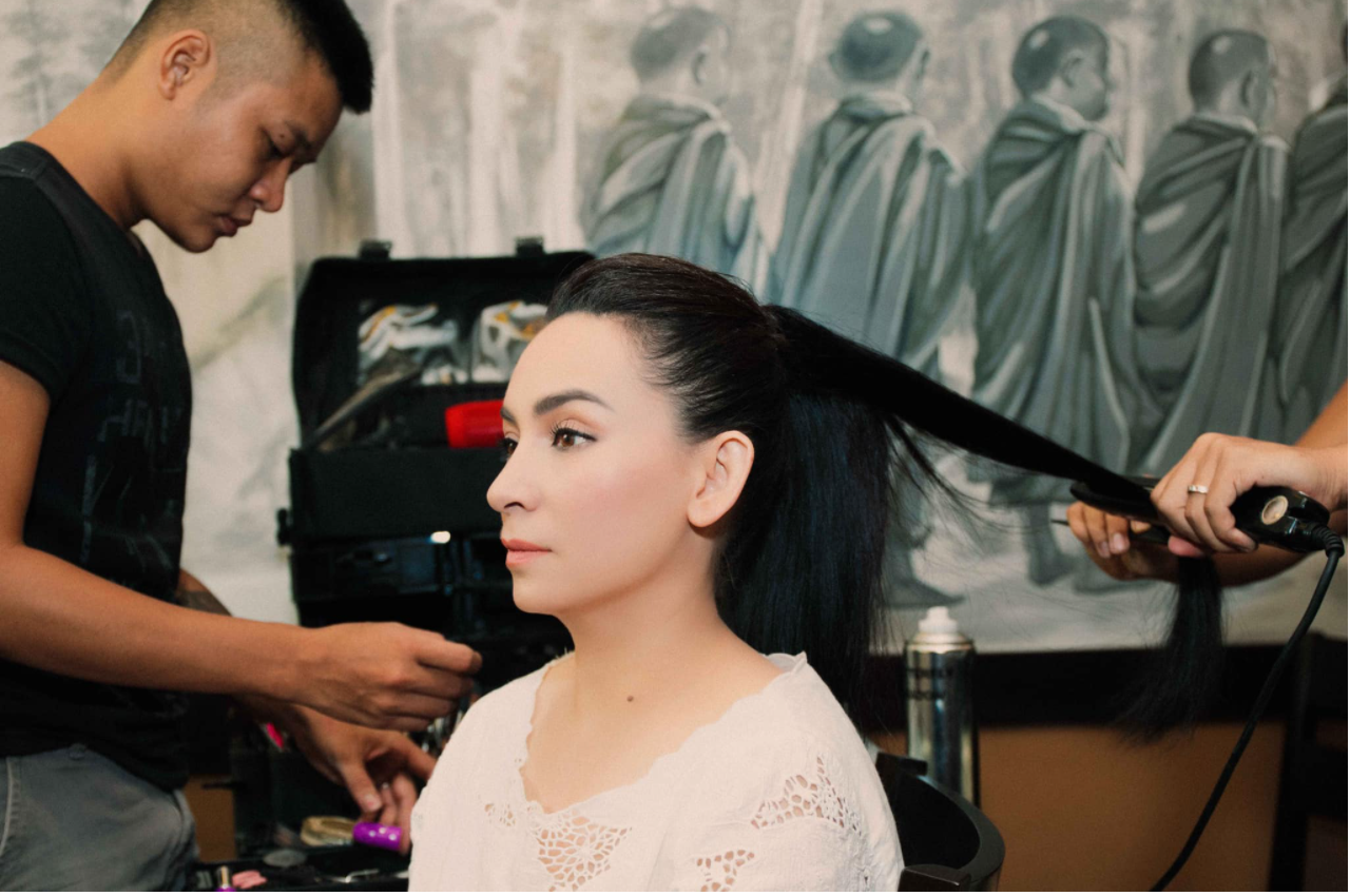 Quản lý Phi Nhung chính thức khẳng định ca sĩ ‘đang được điều trị tích cực’