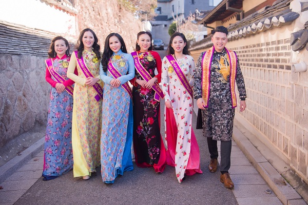 Những shoot hình ‘để đời’ của thí sinh Mr& Ms International Business tại ngôi làng cổ giữa lòng thủ đô Seoul