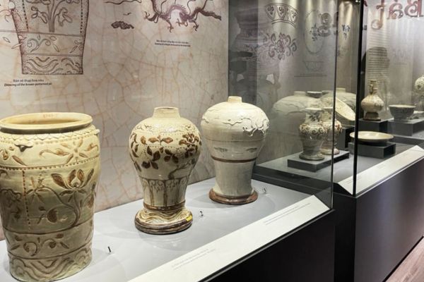 Triển lãm ‘Gốm cổ Bát Tràng’: Chuyến du hành thời gian qua lịch sử Việt Nam
