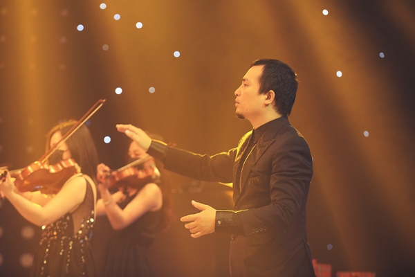 ‘Phù thủy’ đứng sau thành công của bản giao hưởng ‘Bên trên tầng lầu’ là ai?