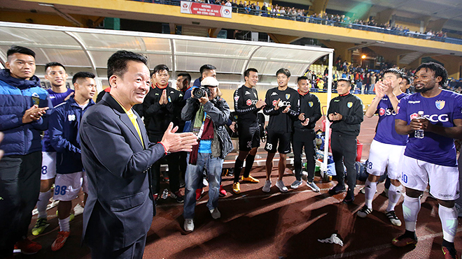 Tiền thưởng từ một “ông bầu”