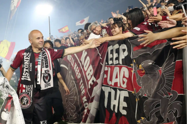 Andrés Iniesta kết thúc chuyến hành trình ở Nhật Bản dưới sự chứng kiến của 27.000 khán giả