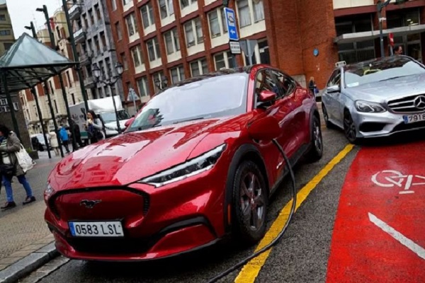 Ô tô điện đang đẩy nhanh sự kết thúc của thời đại dầu mỏ