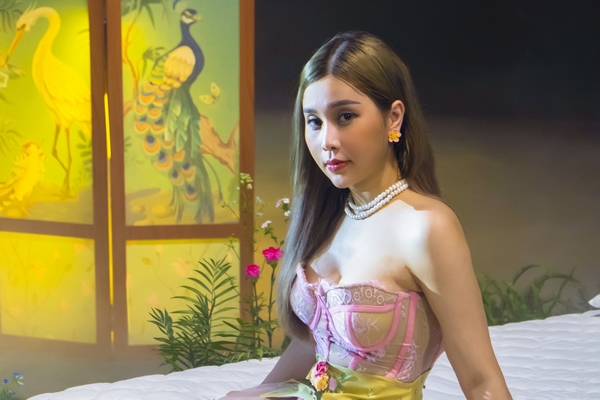 UKI Uyên tung MV tiền tỷ, bật mí muốn hợp tác với Mỹ Tâm
