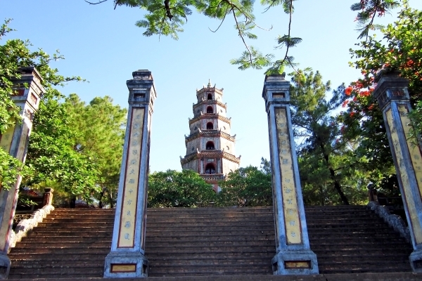 “Quê hương là gì hở mẹ?” ( Kỳ 5 ) – Nhận lại một tiếng chuông cho Huế