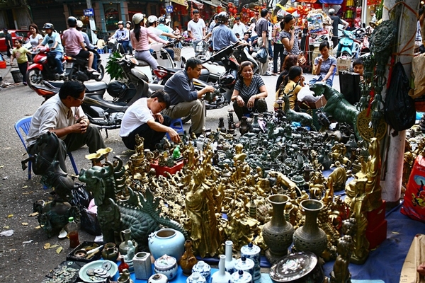 Phiên chợ đồ cổ cuối năm
