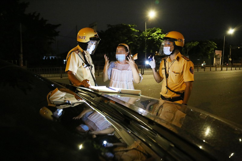 Chủ tịch TP.HCM: Từ ngày 26.7, người dân không ra đường sau 18 giờ