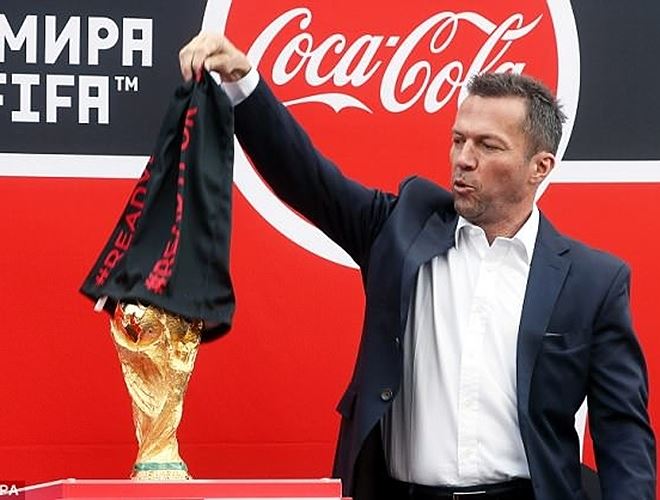 Cúp vàng thế giới đến Nga, chờ trao tay nhà vô địch World Cup 2018