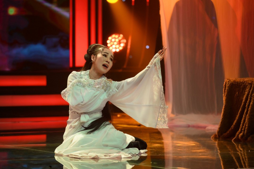 Nghệ sĩ cải lương Diễm Kiều nén đau thương diễn trọn vai hài khi nghe tin ba mất