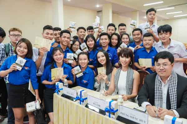 Siêu mẫu Hà Anh: “Sách quý giúp người trẻ có tinh thần chiến binh trong khởi nghiệp”