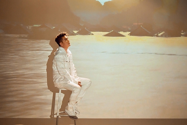 Đàm Vĩnh Hưng tung MV ‘Chị ơi’ hướng về đồng bào miền Trung 