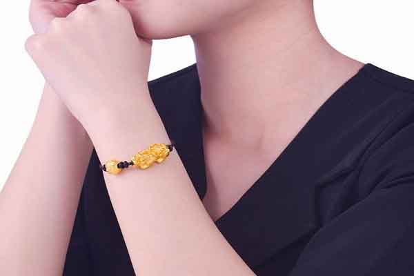 Đeo vòng đúng cách như thế nào để không ảnh hưởng sức khỏe?