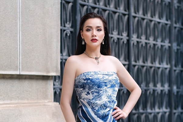 Trang Nhung xuống phố với sắc vóc ’10 điểm không có nhưng…’