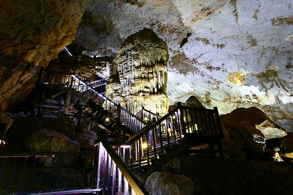 Khám phá động Thiên Đường – Hoàng cung trong lòng đất