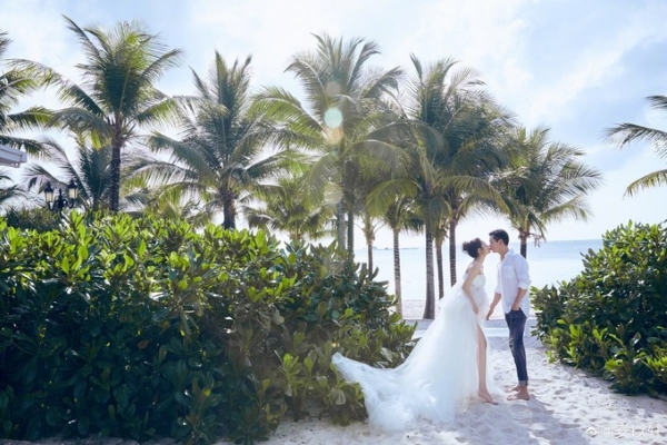 Vợ chồng mỹ nhân ‘Ỷ Thiên Đồ Long ký’ kỷ niệm ngày cưới tại Phú Quốc