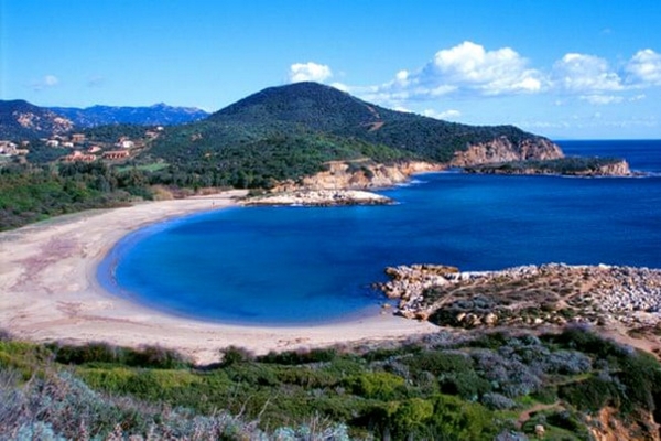 Du khách Pháp có thể bị phạt 6 năm tù vì trộm 40kg cát