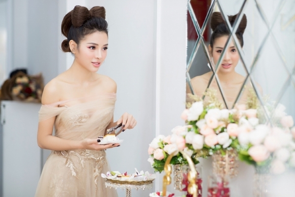 Phương Trinh Jolie gợi cảm hút hồn