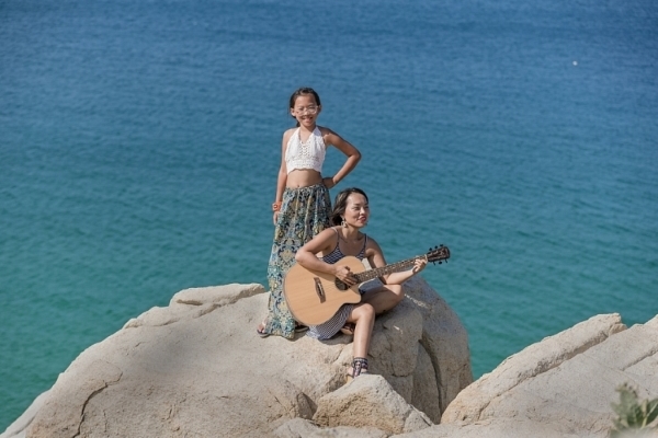 Thái Thùy Linh dùng ‘hàng độc’ trong MV mới