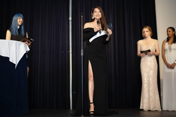 Trương Ngọc Ánh nhận giải Nữ diễn viên châu Á xuất sắc 