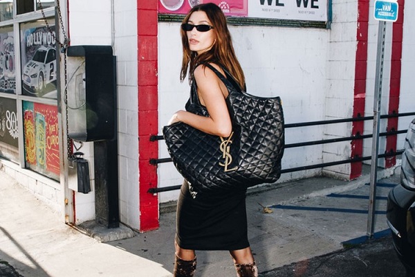 Túi xách size lớn quay trở lại chinh phục mùa đông 