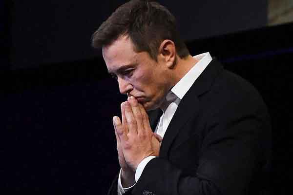 Elon Musk cảnh báo nguy cơ Twitter phá sản khi hàng loạt giám đốc từ chức