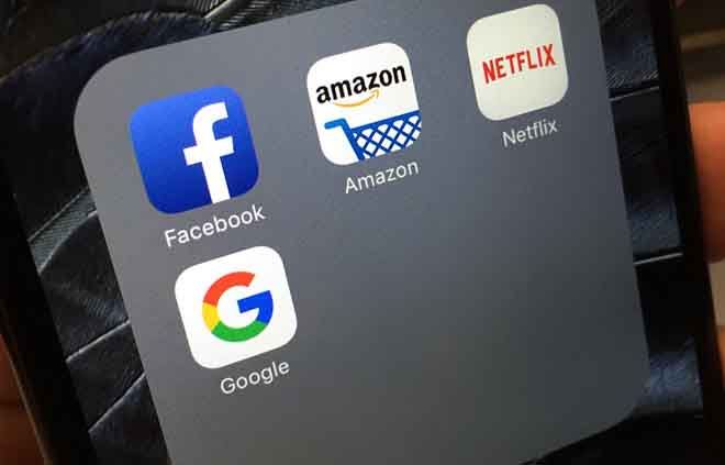 Không riêng Facebook, nhiều công ty khác cũng bán đứng người dùng