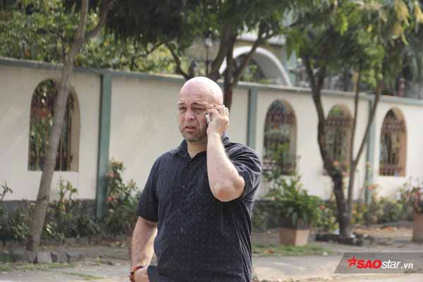 Võ sư Flores đến tận võ đường tìm nhưng Johnny Trí Nguyễn không tiếp