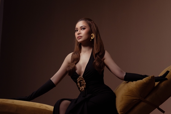 Giang Hồng Ngọc: ‘Ông xã không cấm tôi mặc hở’